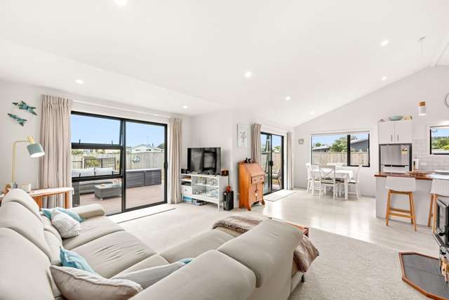 1 Colenso Place ōtaki Beach_4