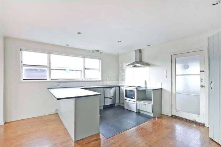 2 Tracey Terrace Te Atatu South_1