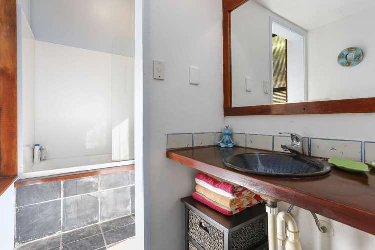 21 Kaurimu Rise Titirangi_8