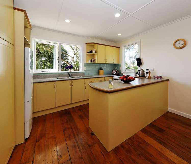 198 Golf Road Titirangi_4