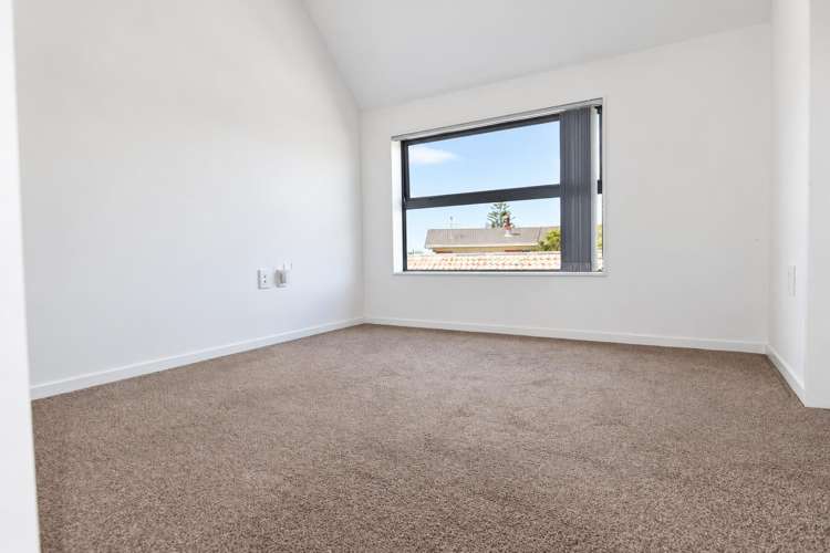 62B Royal Road Massey_5