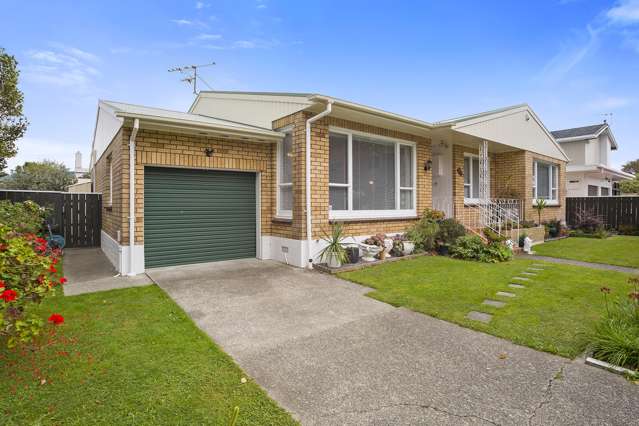 12 Airdrie Avenue Epuni_1