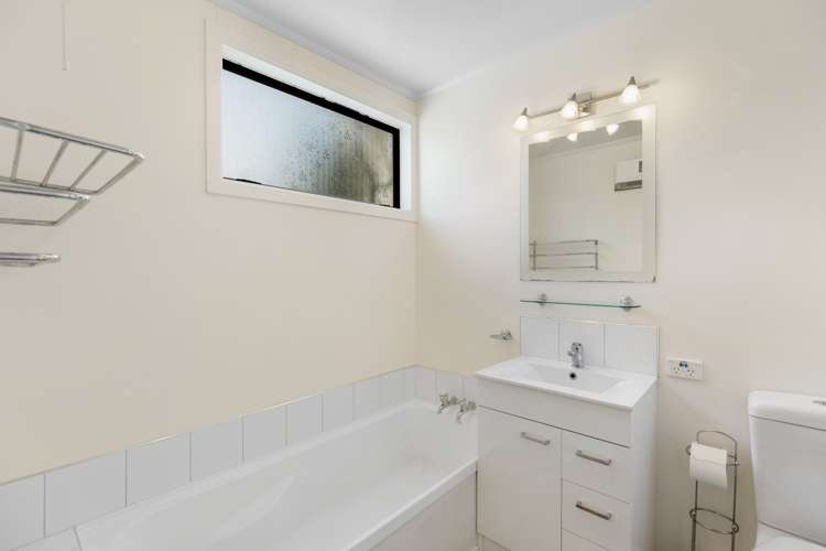 11 Koromiko Street Saint Martins_16