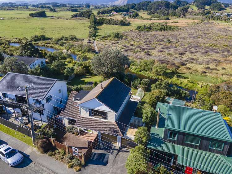 12 Moana Street Otaki Beach_32