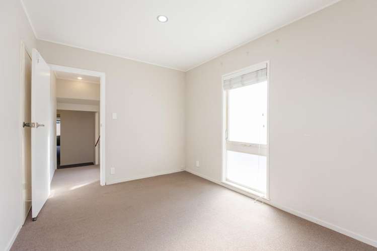 25 Meadway Sunnyhills_17