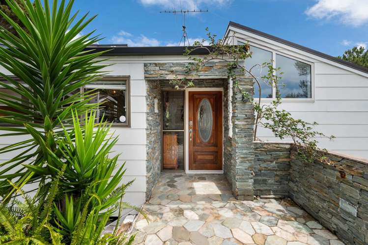 5 Saddleback Rise Murrays Bay_28