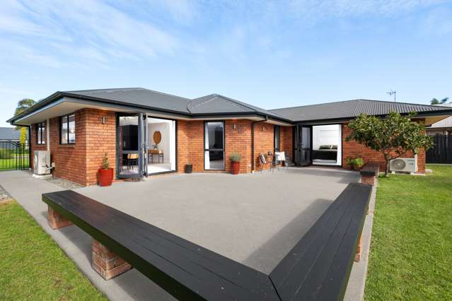 Luxurious Living in Prestigious Totara