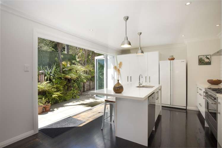 8 Otaki Street Miramar_8