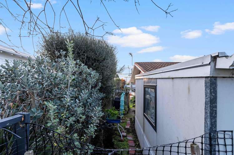 111 + 111A Hine Street New Plymouth_15