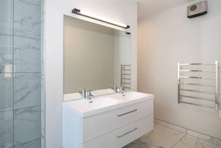 7 Spitfire Drive Burleigh_8