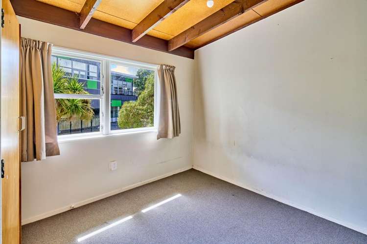 2/3 Bouverie Street Petone_12