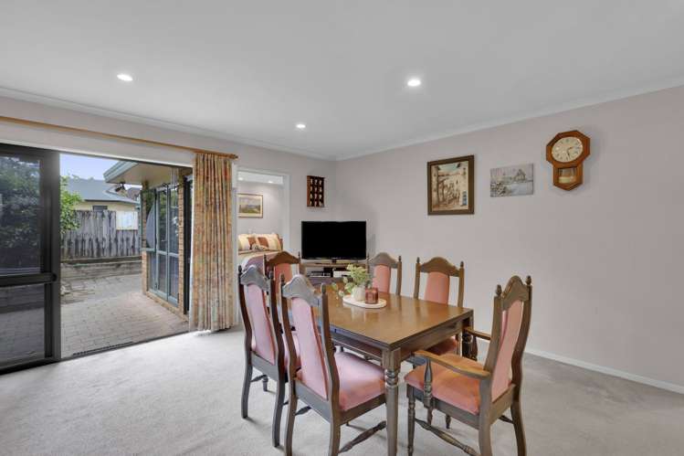 14 Sandalwood Drive Dinsdale_7