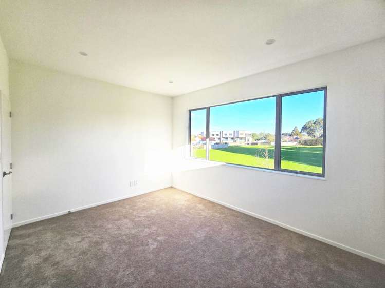 8a Taurima Avenue Point England_14