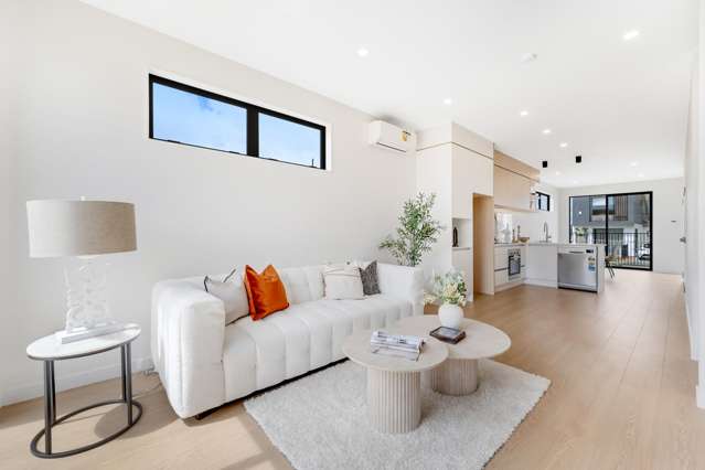 Brand New 2 Bed + Study Duplex - 2 Carparks