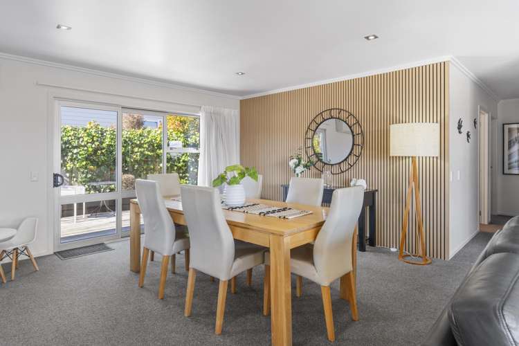 18 Coprosma Crescent Waipahihi_4