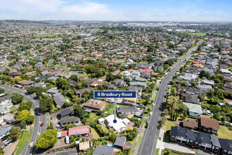 8 Bradbury Road Botany Downs_10