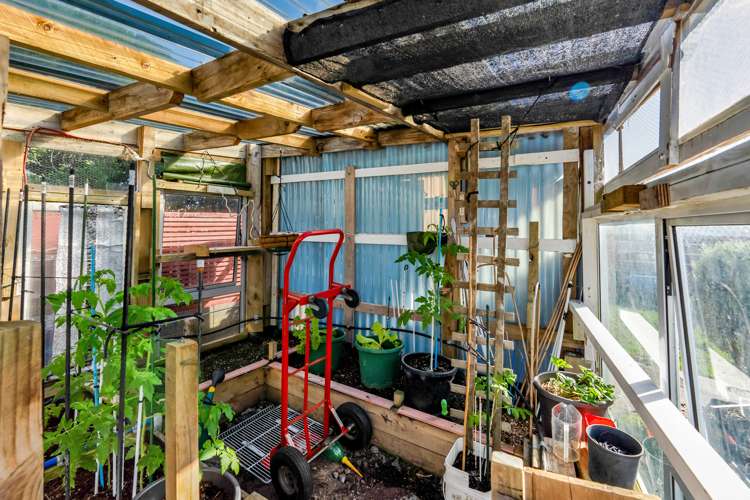 22 Waiwera Place Merrilands_16