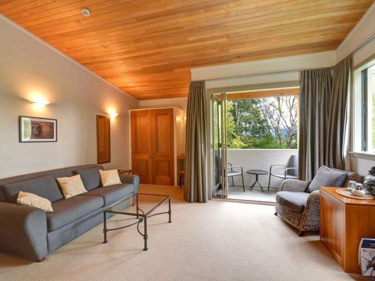 595 Kingston Road Jacks Point_9