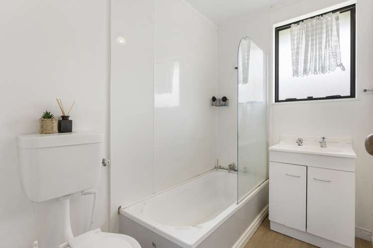 2/63 Redcrest Avenue Red Hill_6