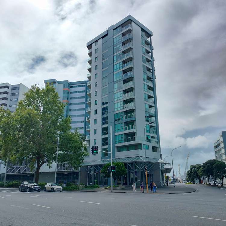 1004/30 Beach Road City Centre_9