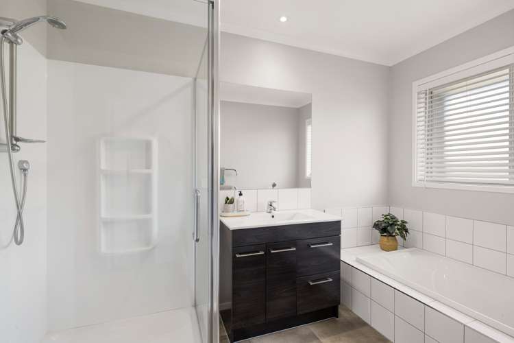 45 Plescher Crescent Leamington_19