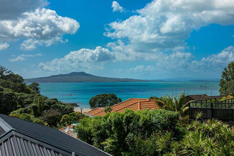 2/72 Beach Road Castor Bay_31