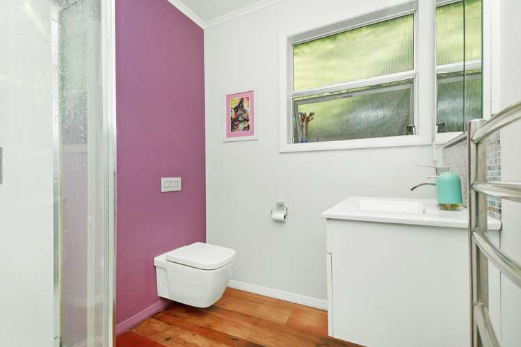 27 Hampton Hill Road Tawa_12