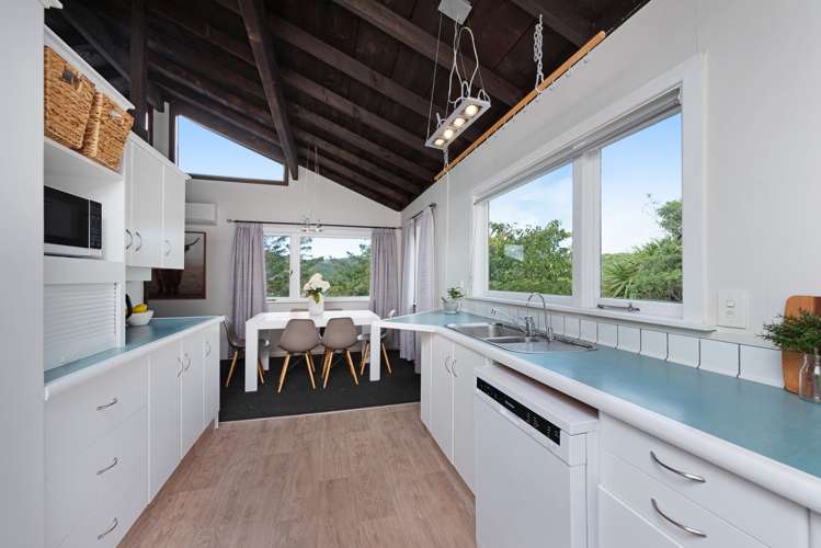 79 Thurleigh Grove Karori_10