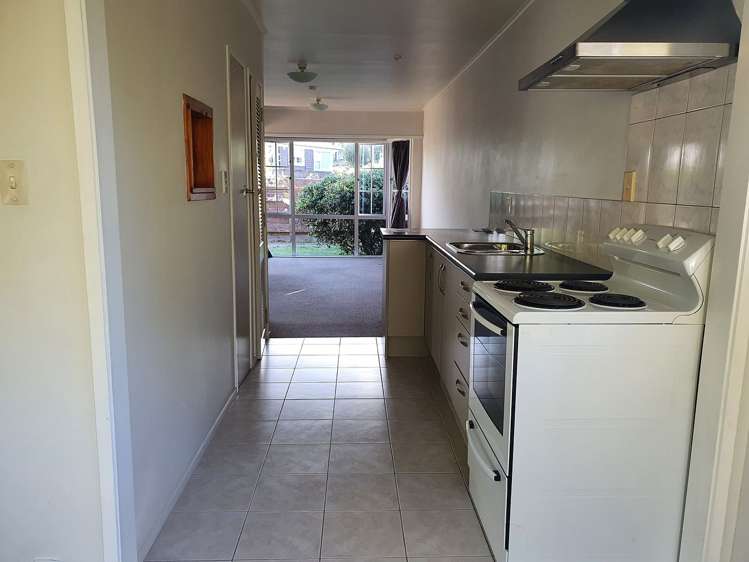 4/11A Bayside Avenue Te Atatu Peninsula_8