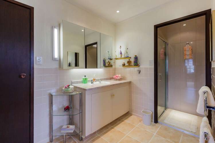 10 Oaktree Avenue Browns Bay_23