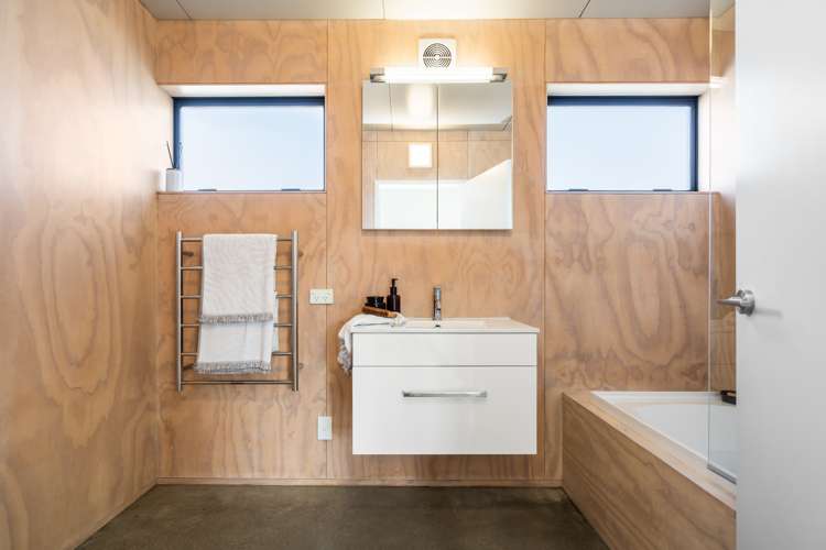 19 Finch Street One Tree Point_10