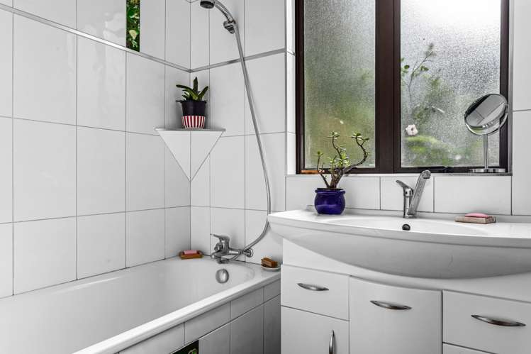 4 Division Street Matata_16