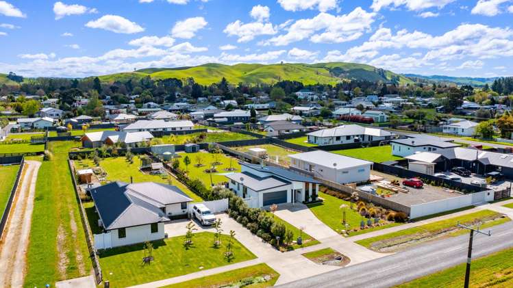 8 White Road Otane_21