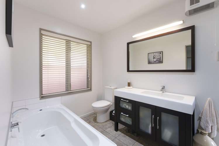 3 Bluestone Drive Waitikiri_20