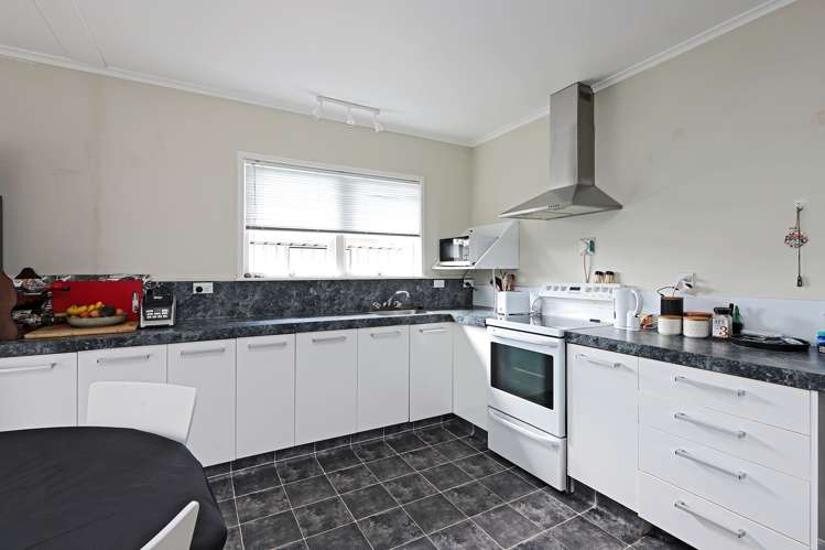 53 Flanders Avenue Onekawa_3