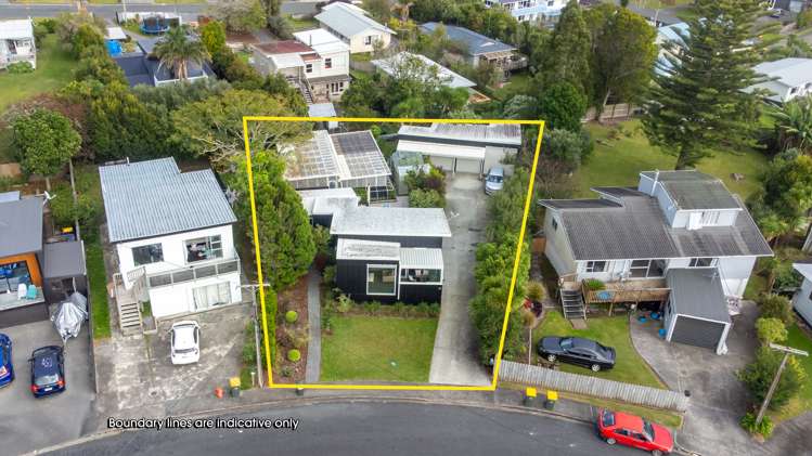 11 Piccadilly Circus Snells Beach_13