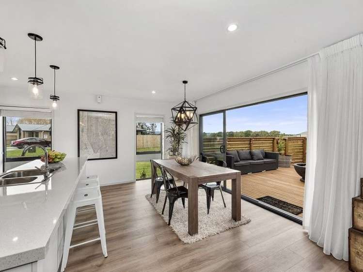 1/11 Errol Close Burbush_5