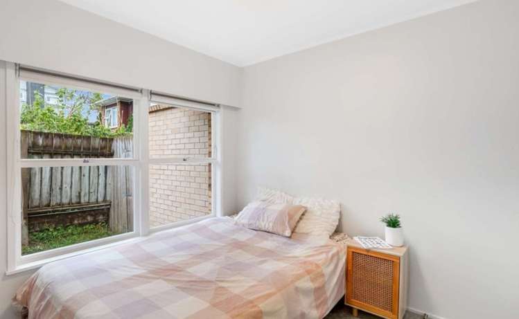 2/8 Wykeham Place 10878_8