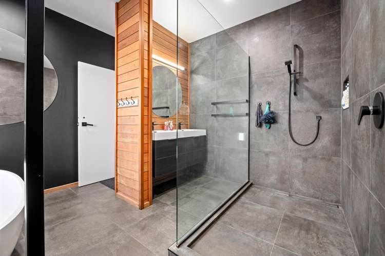 331 Athlone Drive Cambridge_15