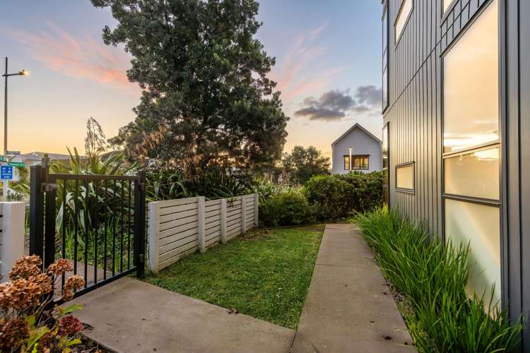 16 Moki Place Long Bay_22