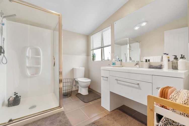 4 Soljans Place Flat Bush_13