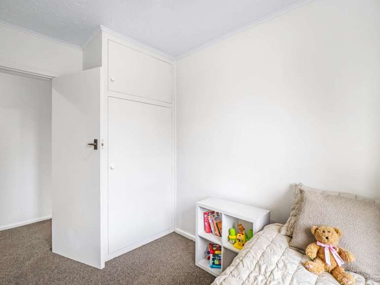 402 Yaldhurst Road Russley_21