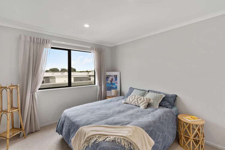 24 Tippet Crescent Wigram_11