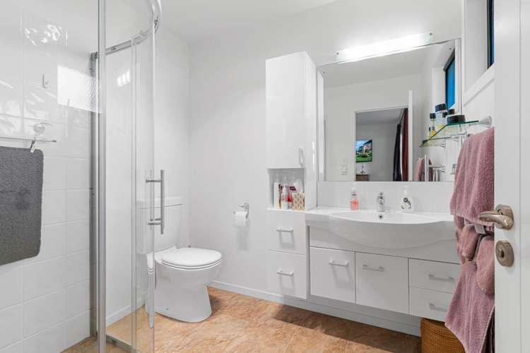 22 Paradise Point Place One Tree Point_14