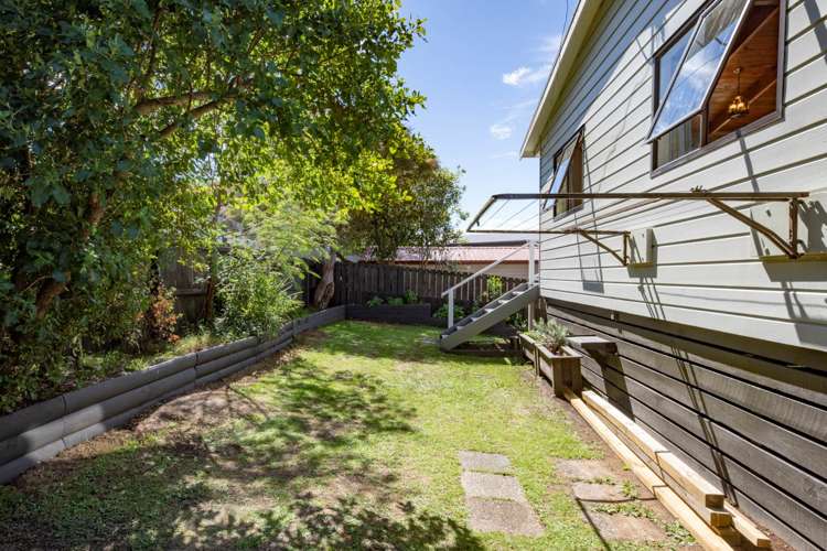 24 Meadowvale Rise Titirangi_13