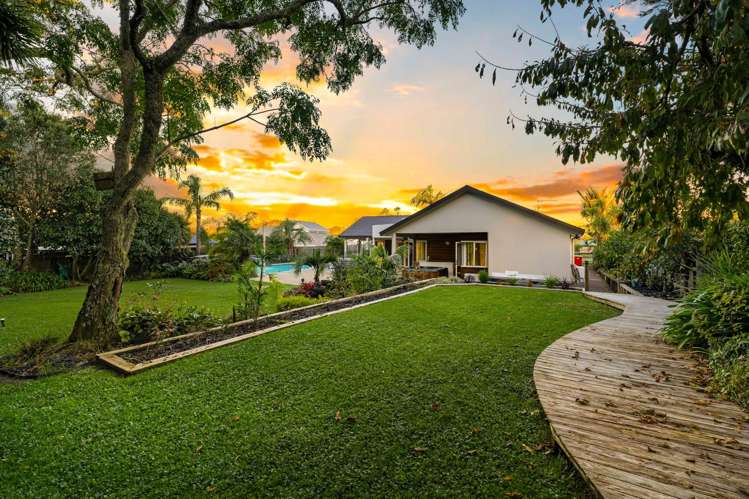 16 Windfall Grove Greenhithe_23