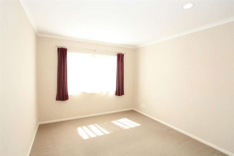 4 Woolaston Place Flat Bush_13