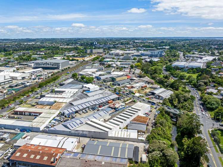 11&13A View Road Henderson_19