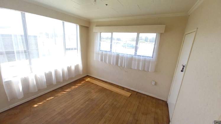 1 Main Road Tuatapere_9