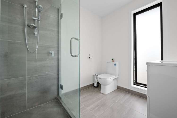 1/51 Cabourne Drive Glenview_9